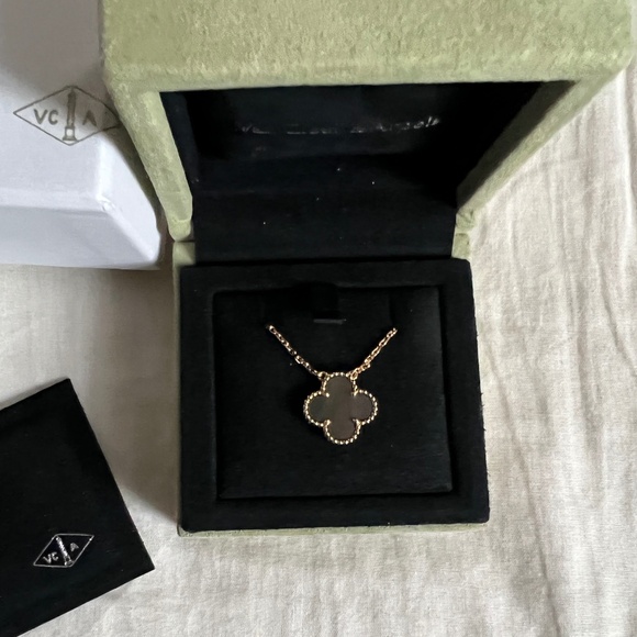 Van Cleef & Arpels Vintage Alhambra pendant Mother of Pearl - Picture 2 of 4